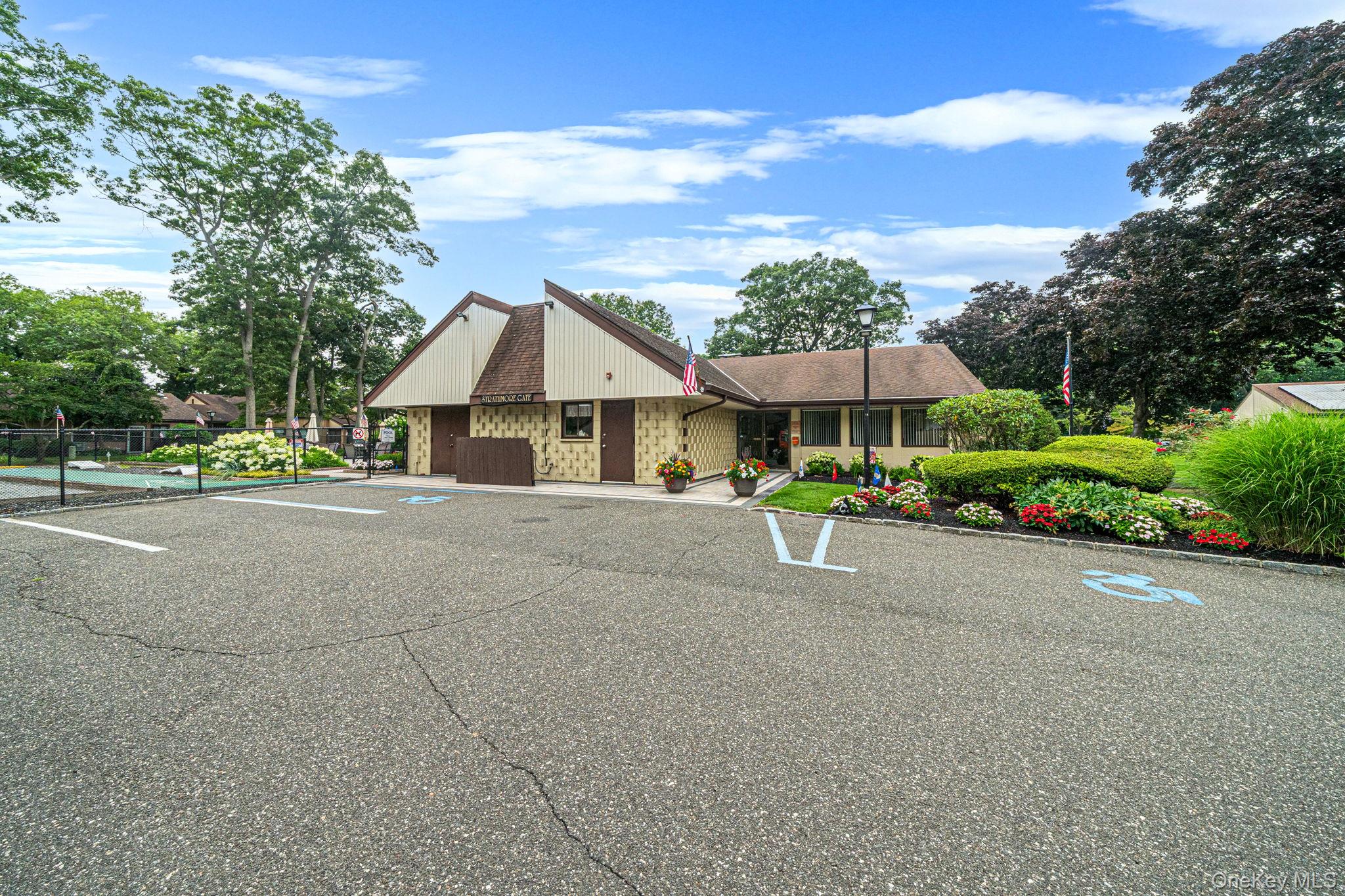22nd image of 194 Strathmore Gate Dr, Brookhaven, NY 11790 | MLS# 1019642