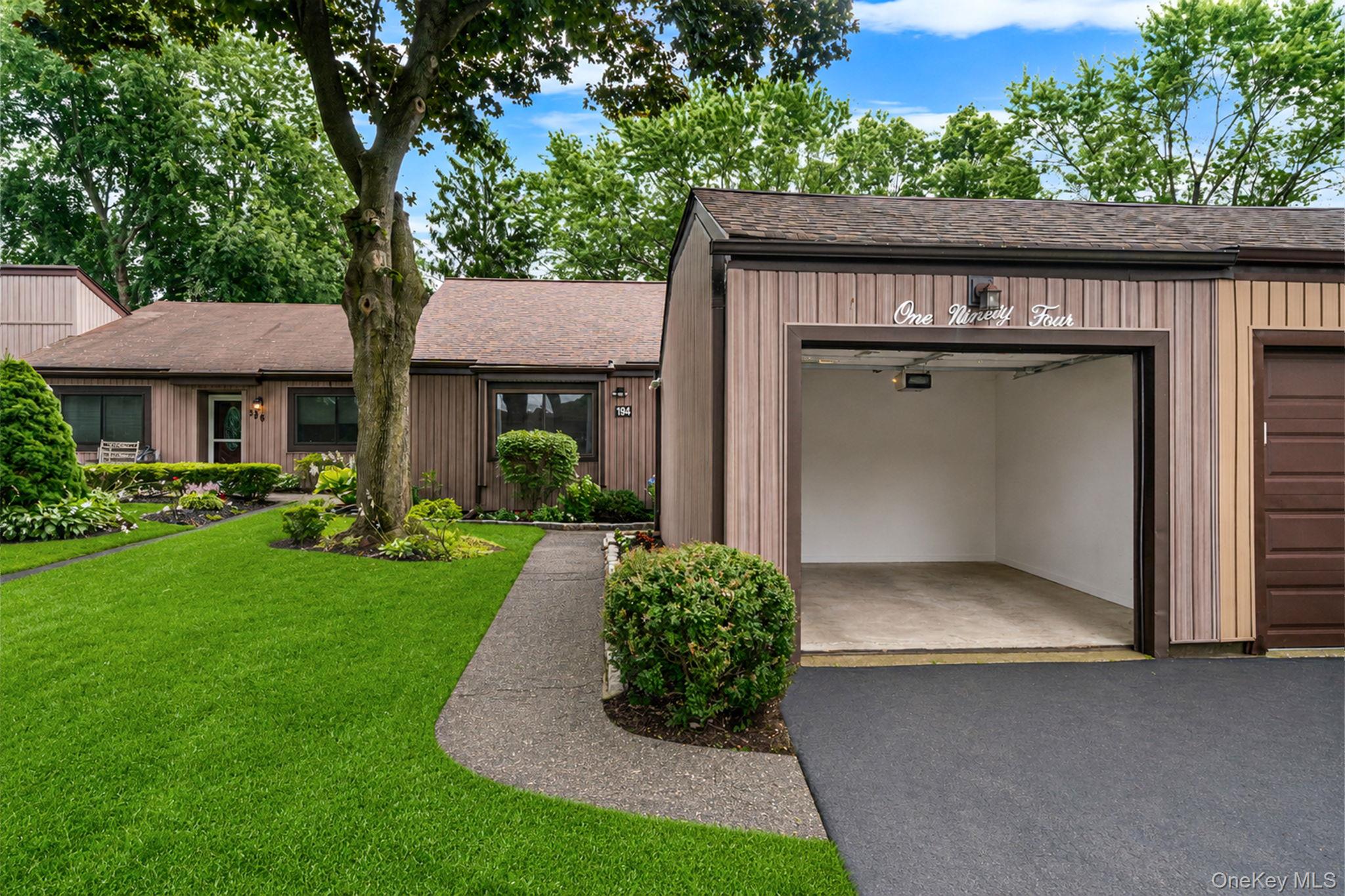 2nd image of 194 Strathmore Gate Dr, Brookhaven, NY 11790 | MLS# 1019642