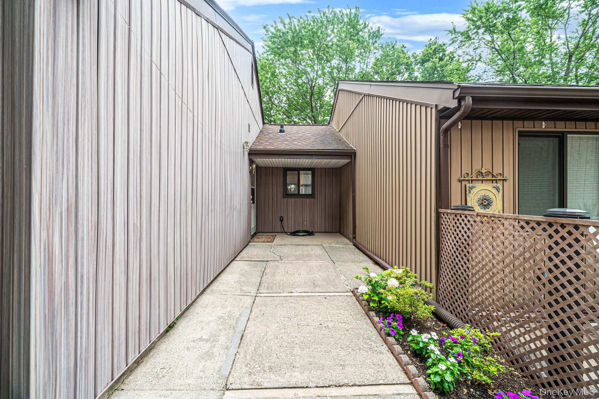 3rd image of 194 Strathmore Gate Dr, Brookhaven, NY 11790 | MLS# 1019642