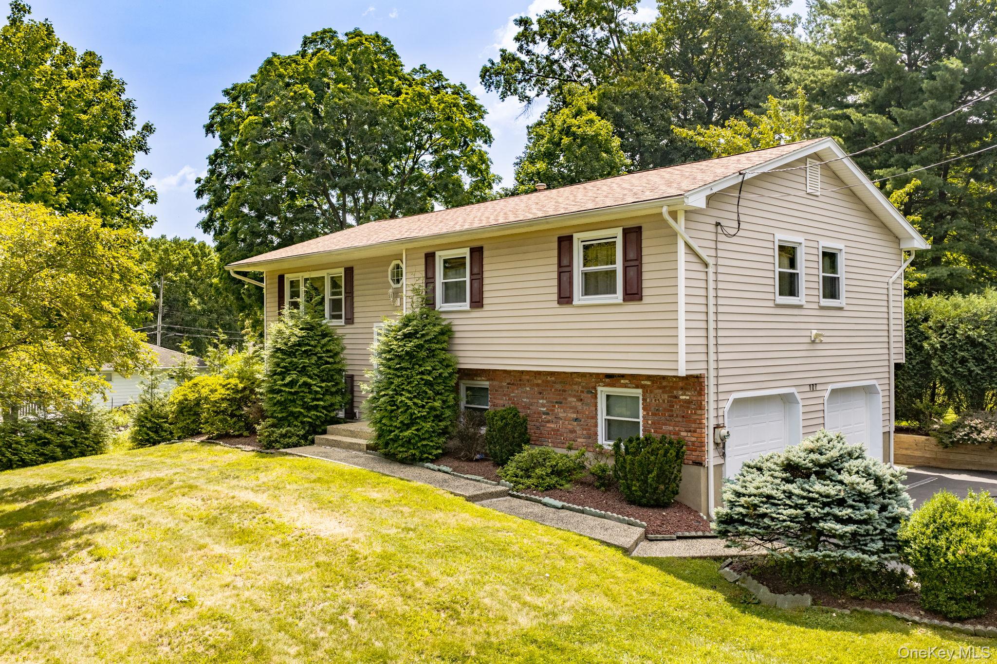 2nd image of 177 New Hempstead Rd, Clarkstown, NY 10956 | MLS# 1019678
