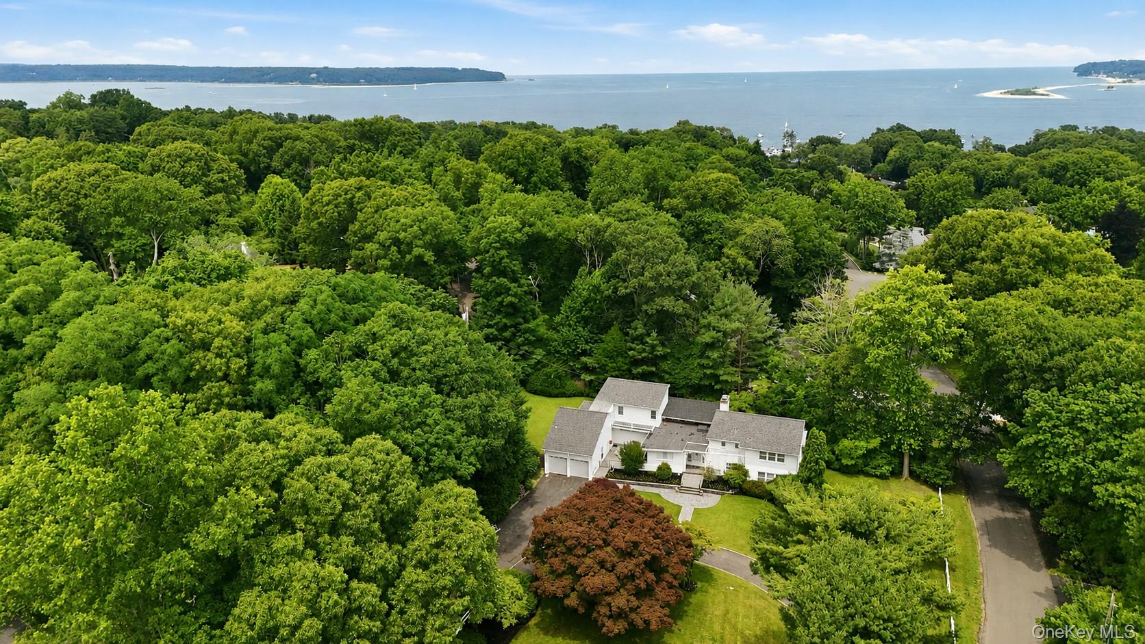 3rd image of 39 Upper Dr, Halesite, NY 11743 | MLS# 1019906