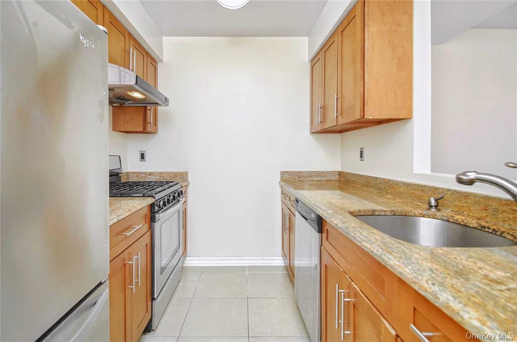 3rd image of 40-40 75Th St, New York, NY 11373