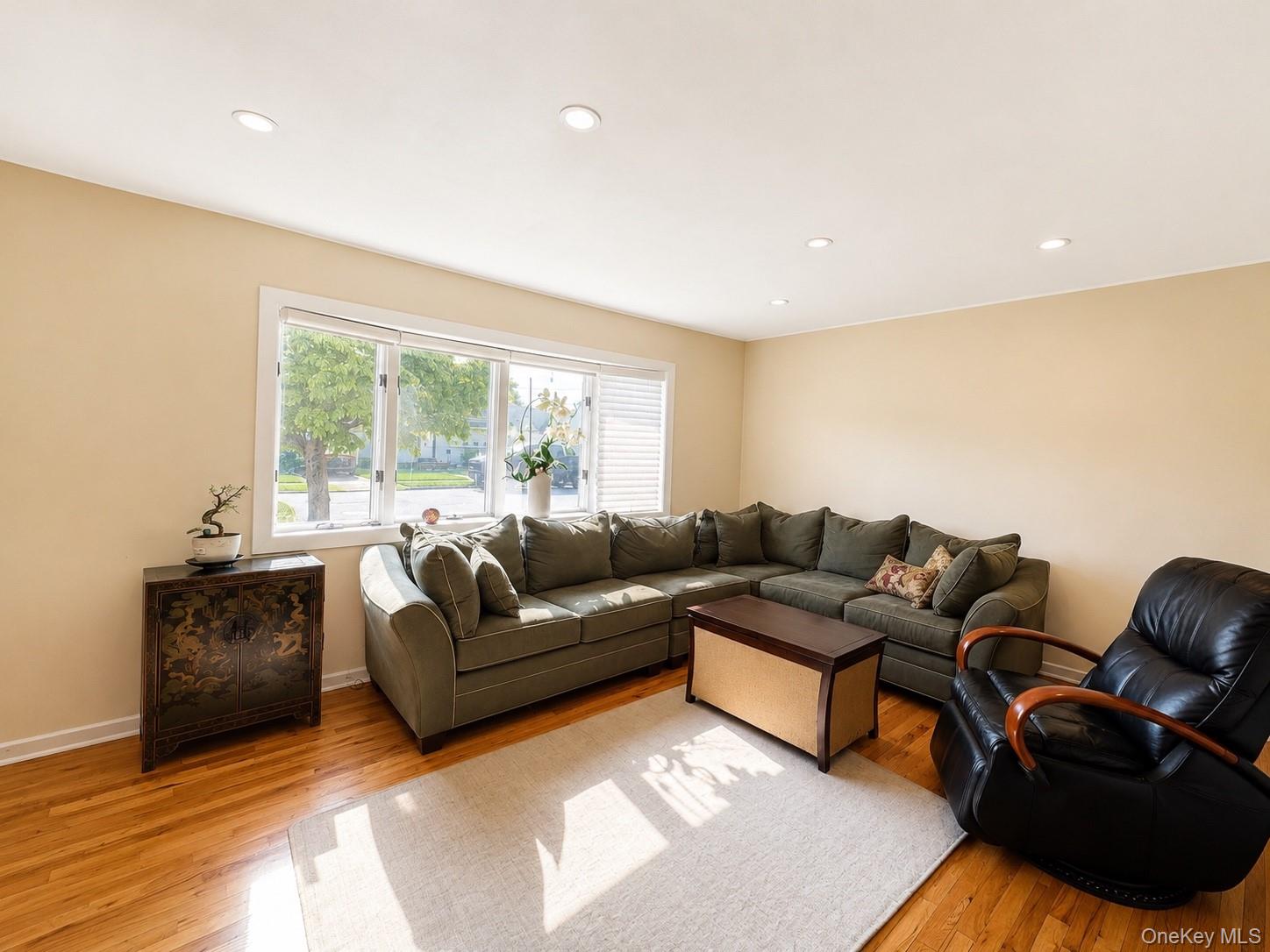 4th image of 183 Lee Ave, Oyster Bay, NY 11801 | MLS# 1020015