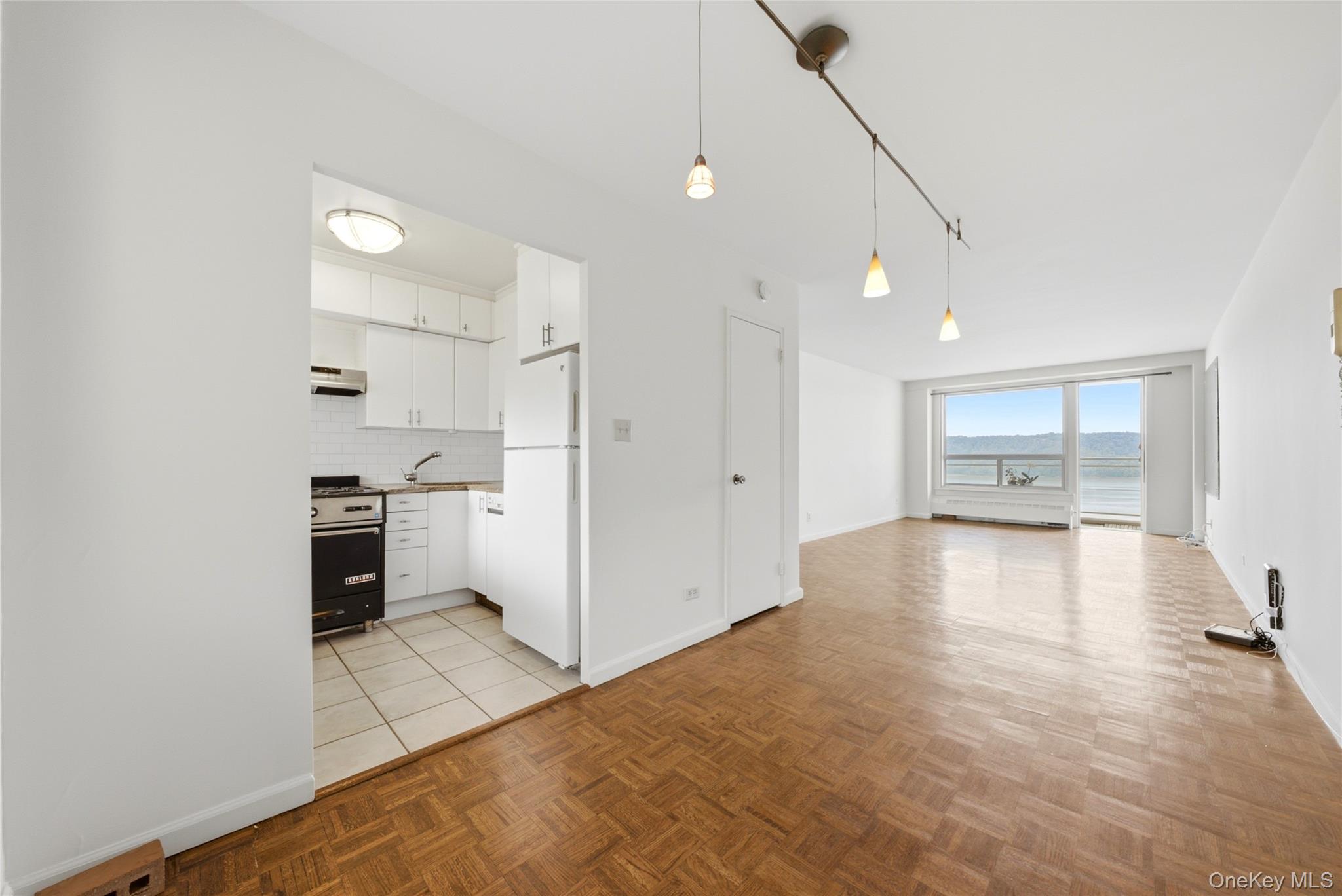 3rd image of 2575 Palisade Ave #11J, Bronx, NY 10463 | MLS# 1020293