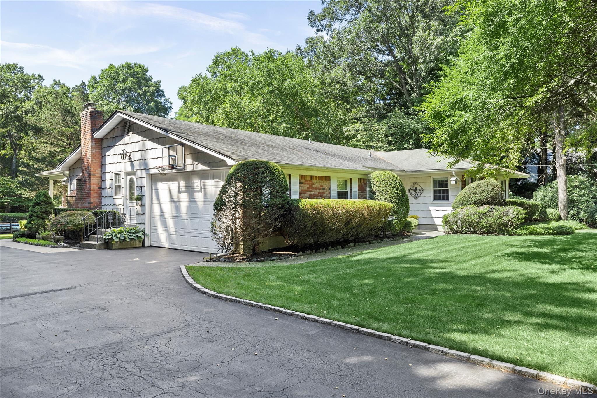 2nd image of 315 Laurel Ln, Oyster Bay, NY 11791 | MLS# 1020332