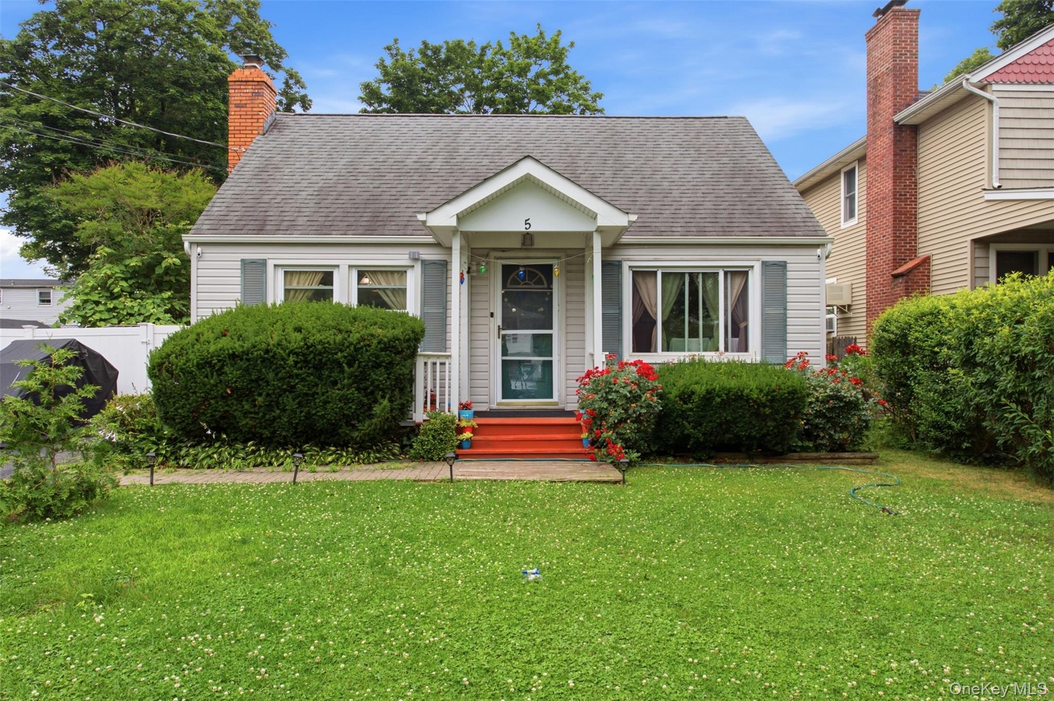 1st image of 5 Putnam Pl, Huntington, NY 11746 | MLS# 1020516