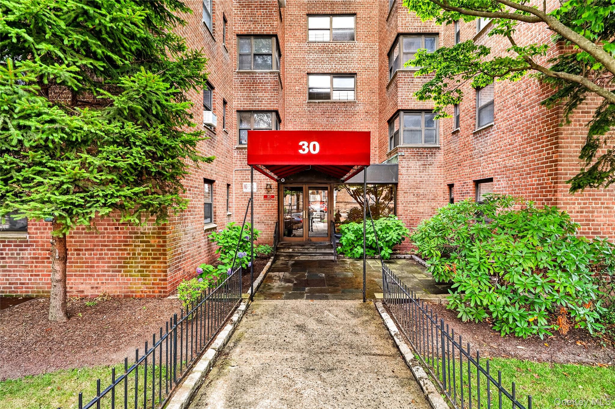 3rd image of 30 Fleetwood Ave, Mount Vernon, NY 10550