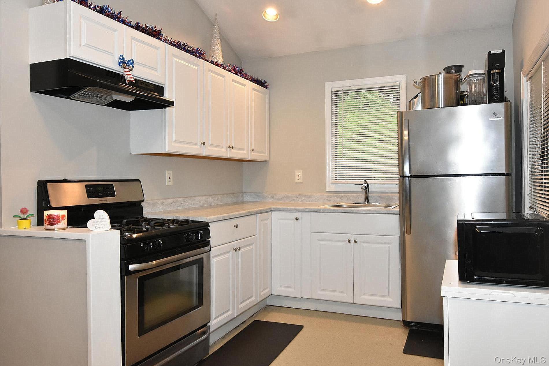 3rd image of 38 Balaton Ave, Brookhaven, NY 11779 | MLS# 1021279