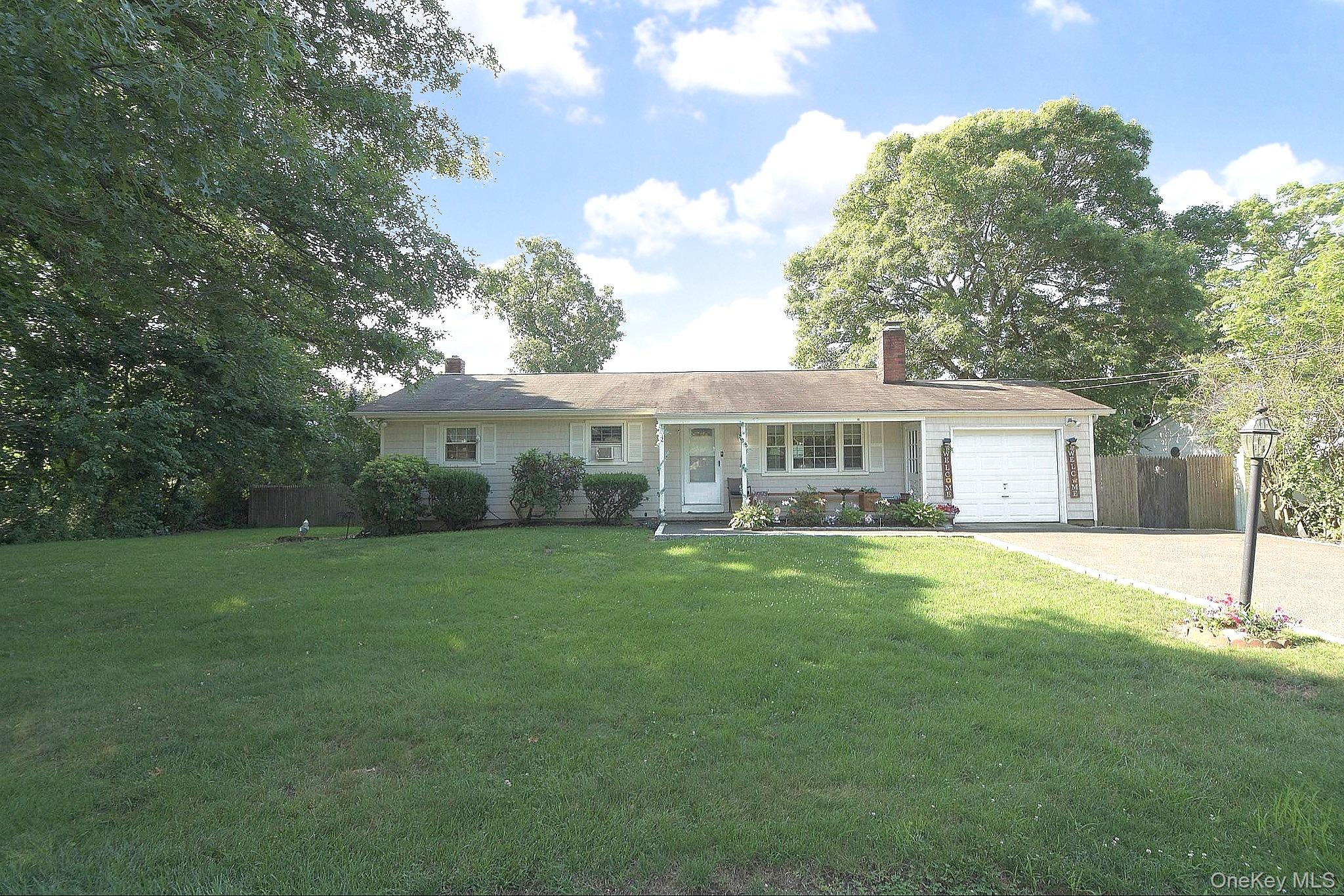 3rd image of 12 Acorn St, Ronkonkoma, NY 11779 | MLS# 1021297