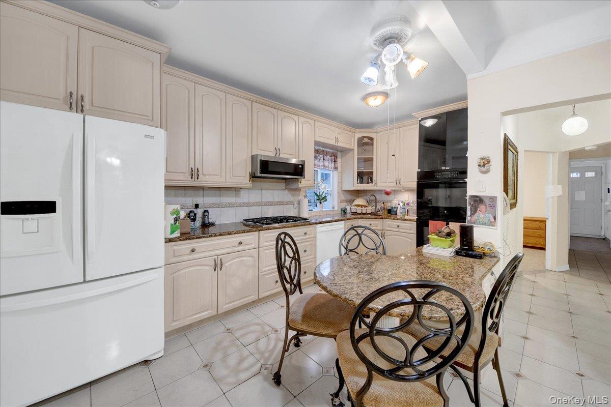 4th image of 3170 Rawlins Ave, New York, NY 10465 | MLS# 1021489