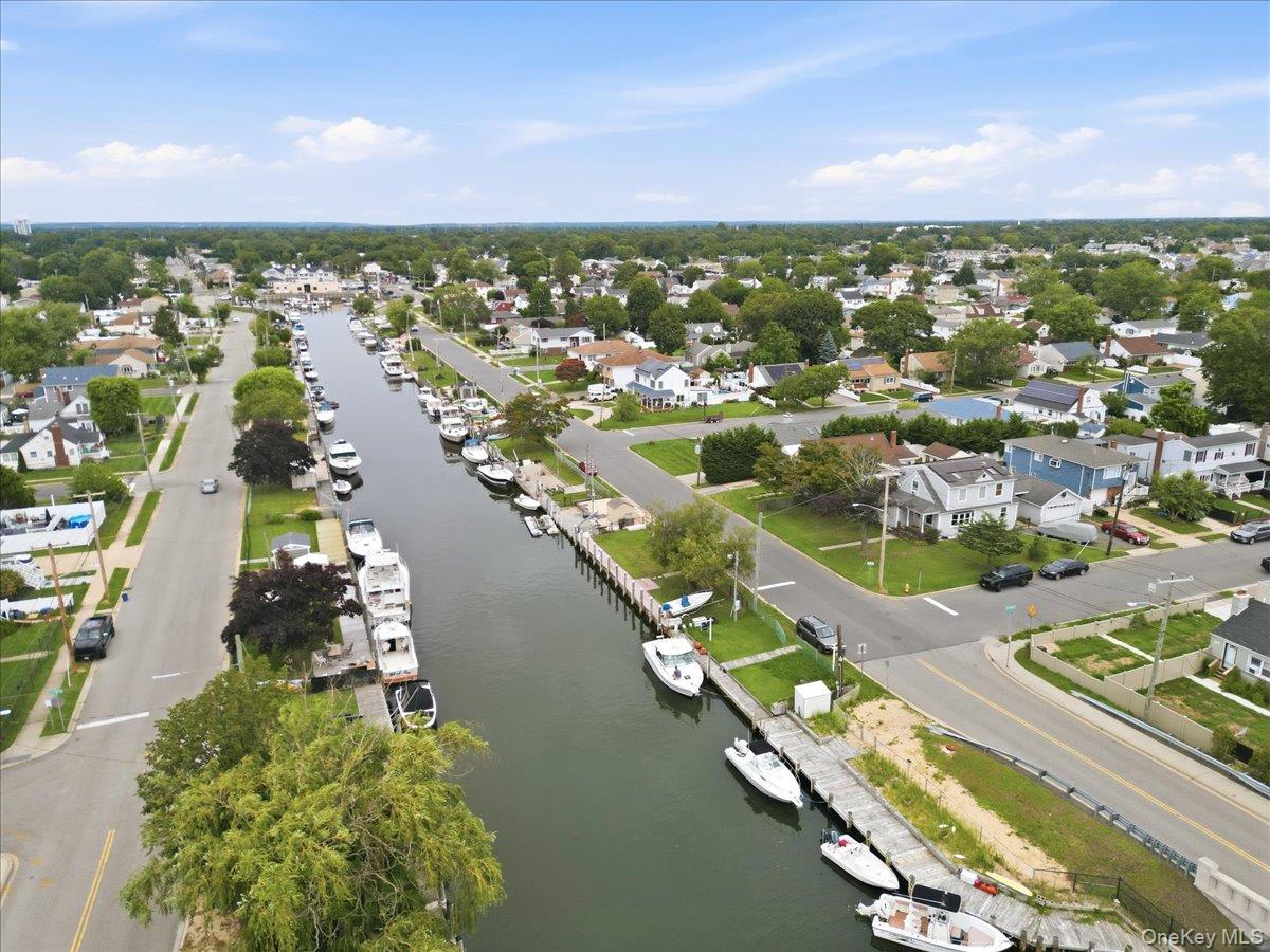 3rd image of 95 E Riviera Dr, Lindenhurst, NY 11757 | MLS# 1021495