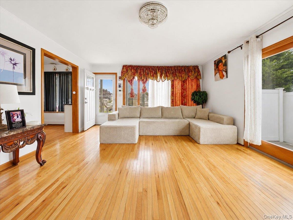 4th image of 95 E Riviera Dr, Lindenhurst, NY 11757 | MLS# 1021495