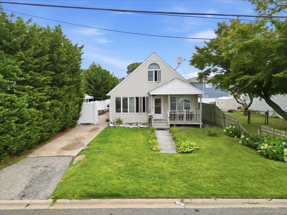 2nd image of 95 E Riviera Dr, Lindenhurst, NY 11757 | MLS# 1021495