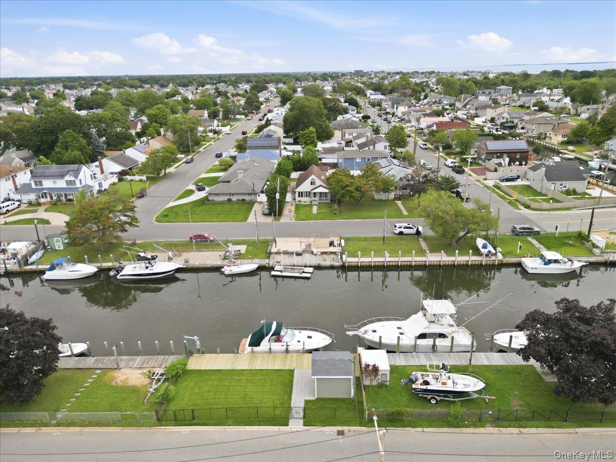 27th image of 95 E Riviera Dr, Lindenhurst, NY 11757 | MLS# 1021495