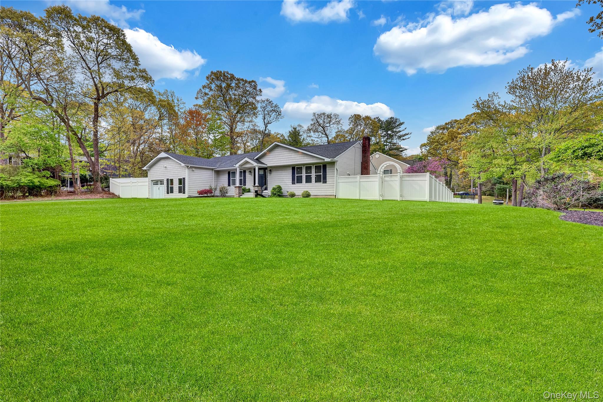 4th image of 4 Saint Marks Pl, Brookhaven, NY 11790 | MLS# 1022245