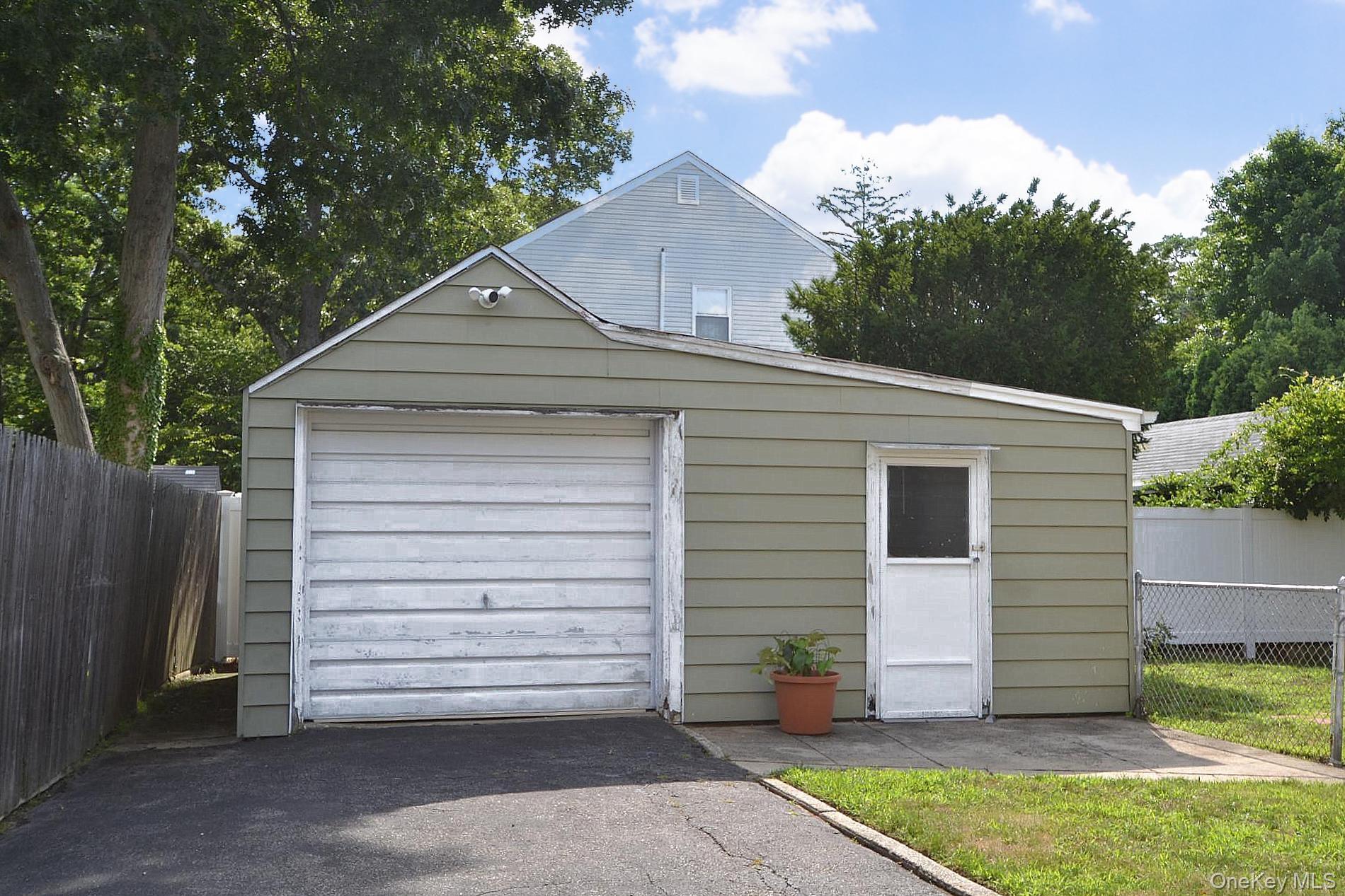 12th image of 418 Asharoken Blvd, Islip, NY 11706 | MLS# 1022416