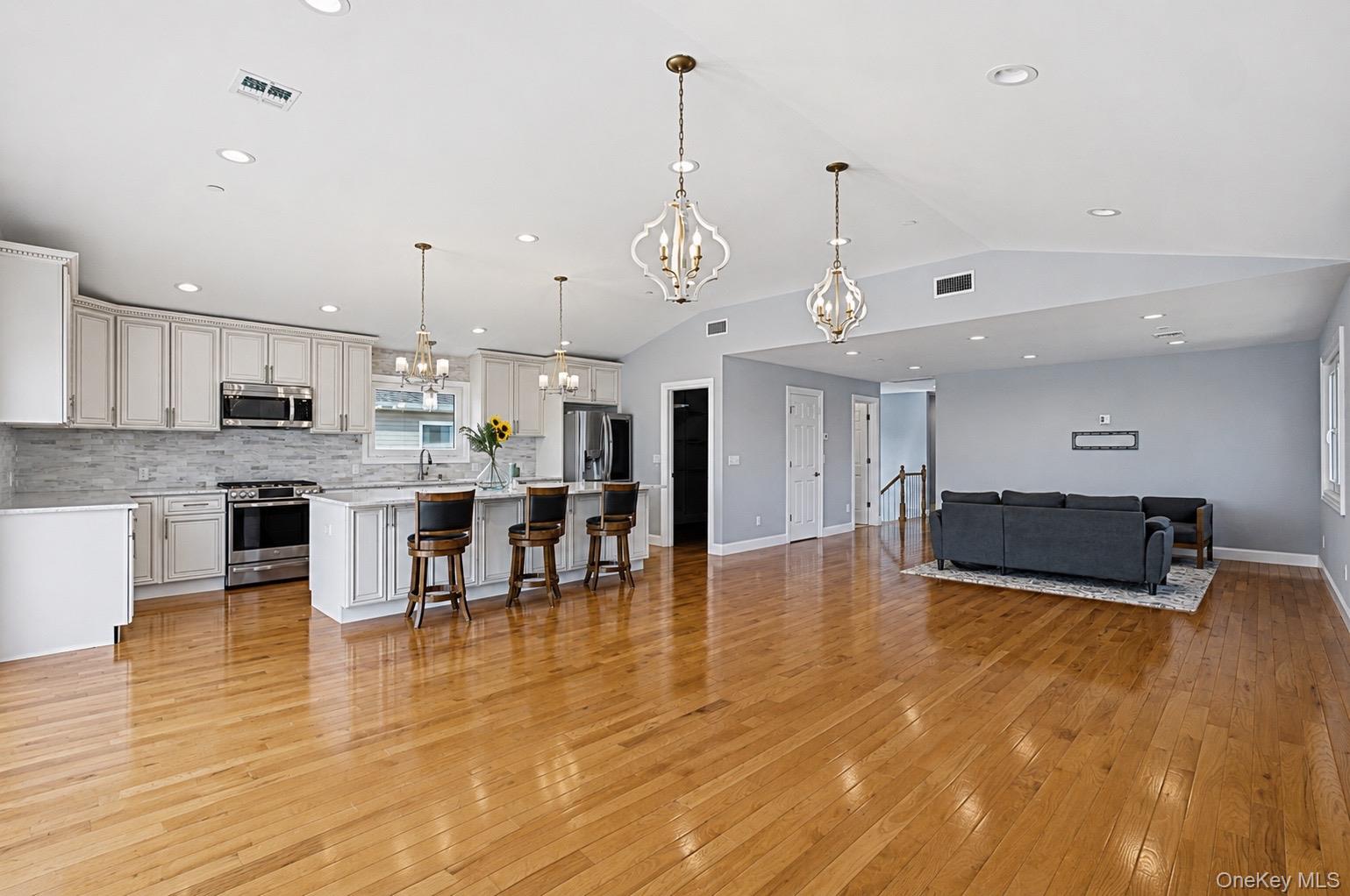 5th image of 762 Pecan St, Babylon, NY 11757 | MLS# 1022447