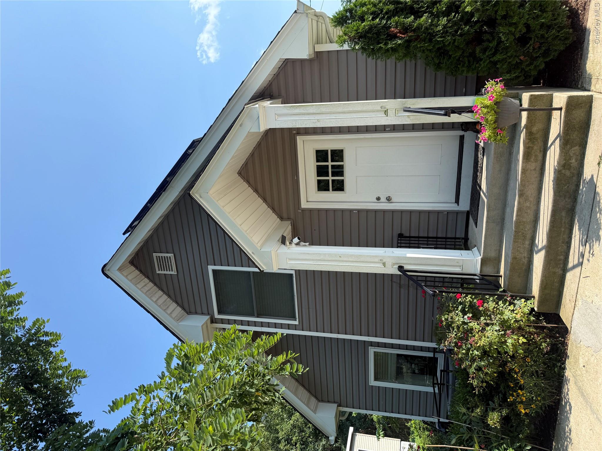 2nd image of 16 Oak Ave, Riverhead, NY 11901 | MLS# 1022614