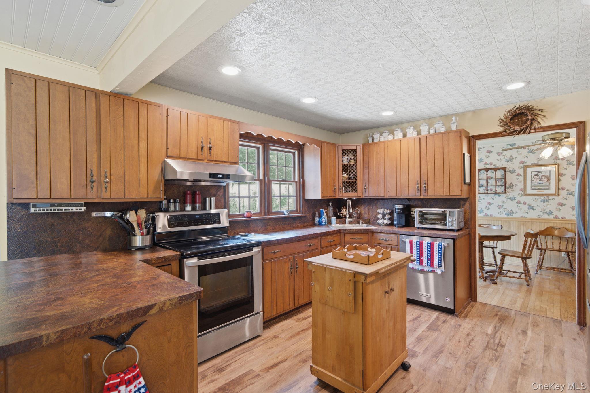 5th image of 112 Lawrence Ave, Smithtown, NY 11787 | MLS# 1022617