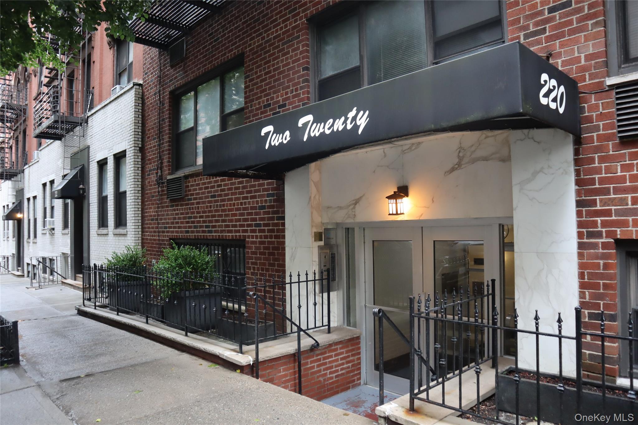 1st image of 220 E 87th St #4D, New York, NY 10128 | MLS# 1022629