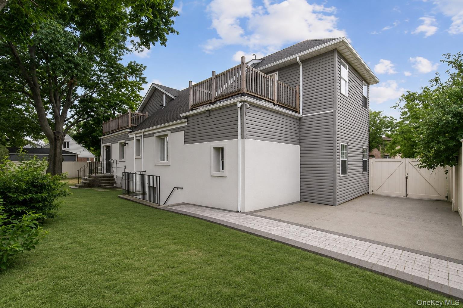 39th image of 8015 Little Neck Pkwy, New York, NY 11004 | MLS# 1022700