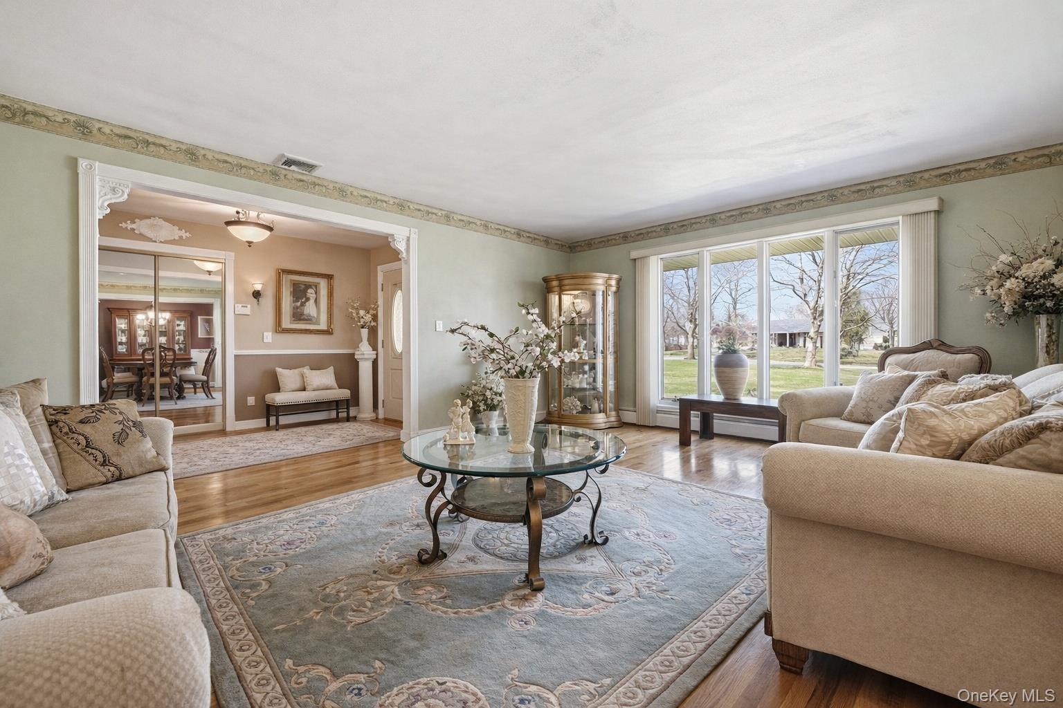 4th image of 8 Penn Dr, Huntington, NY 11746 | MLS# 1022708