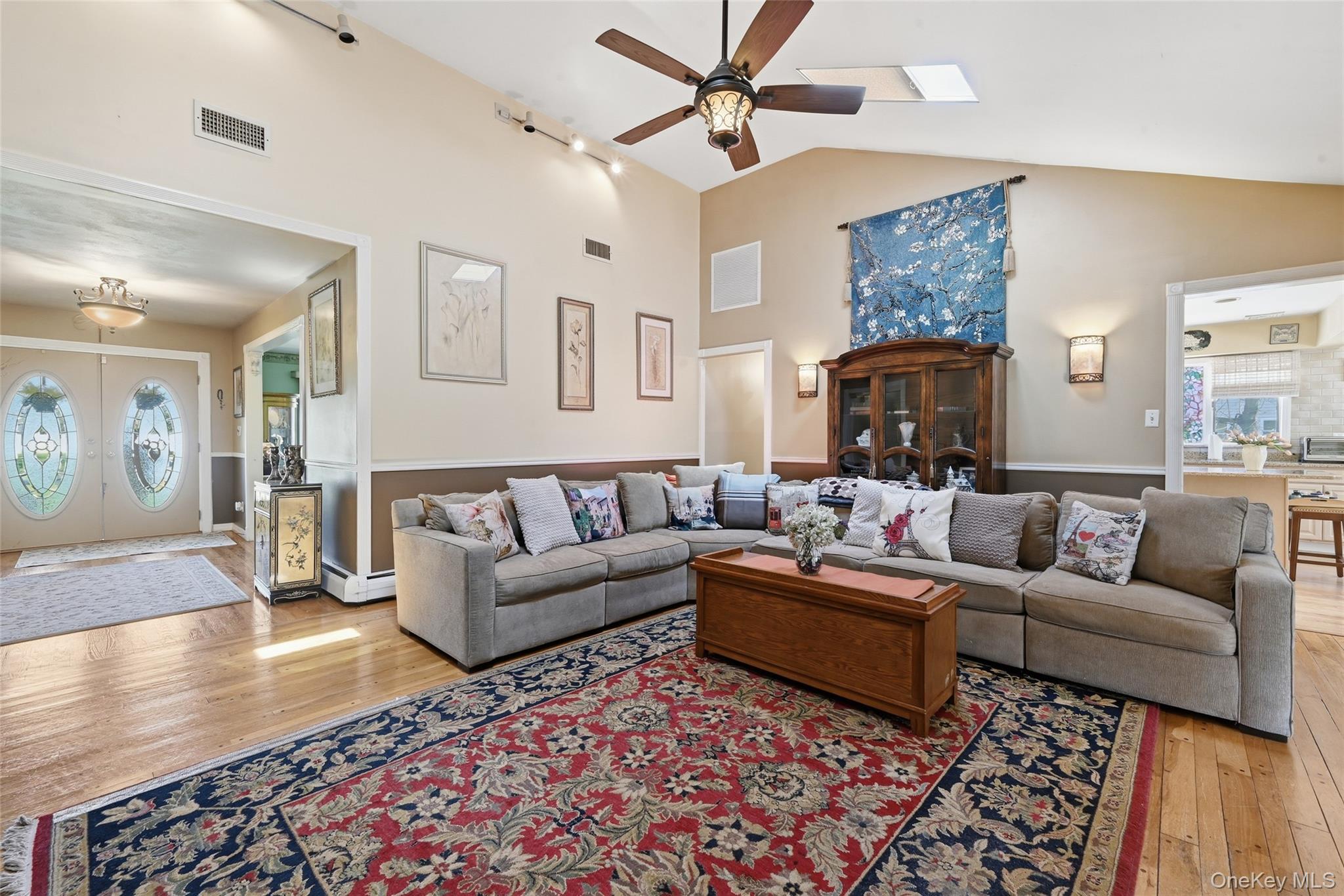 5th image of 8 Penn Dr, Huntington, NY 11746 | MLS# 1022708