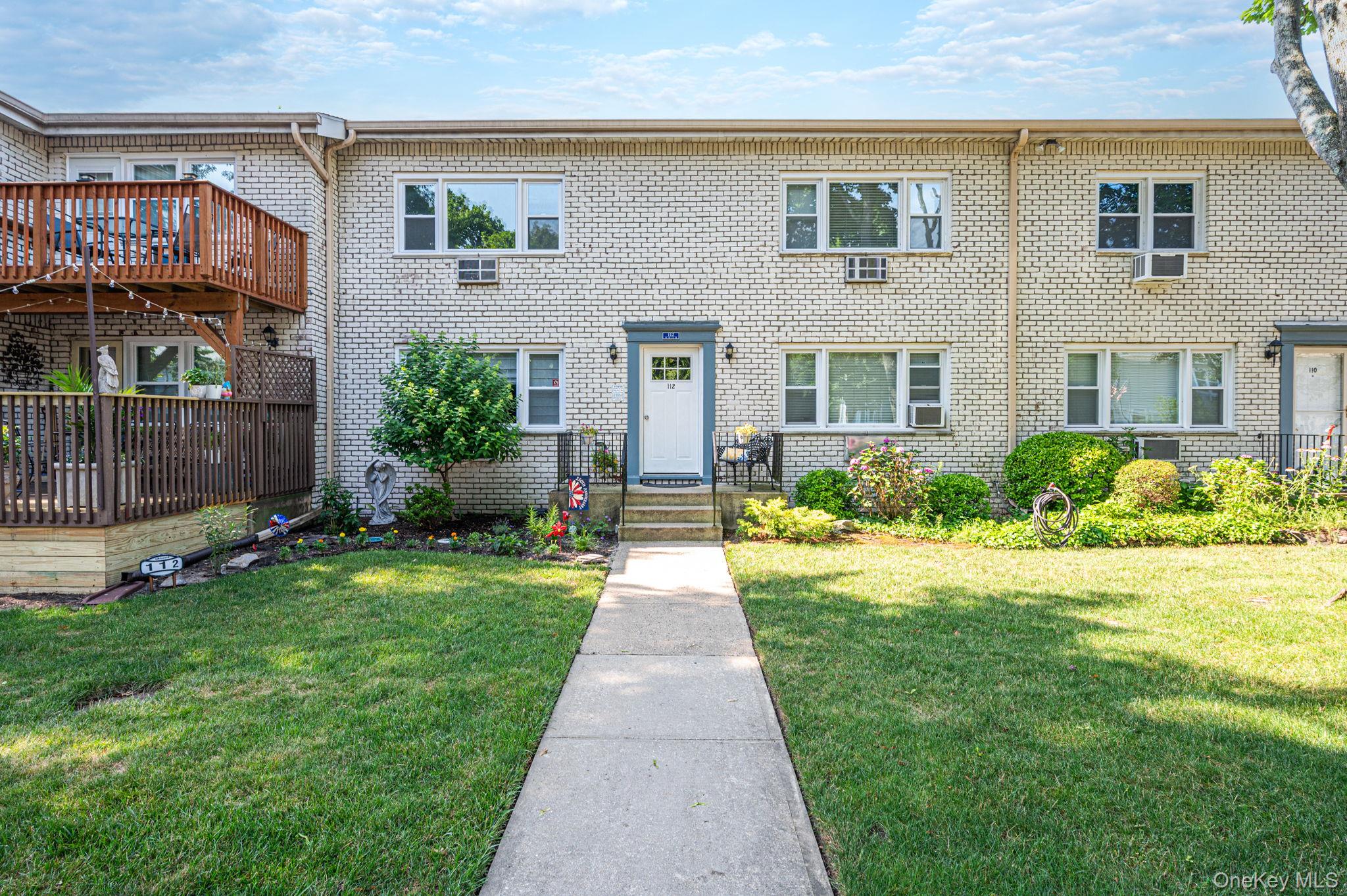 3rd image of 112 Cardinal Ln, Islip, NY 11751