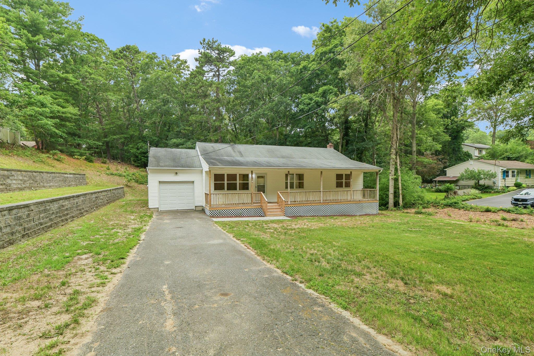 4th image of 22 Red Maple Rd, Ridge, NY 11961 | MLS# 1023024