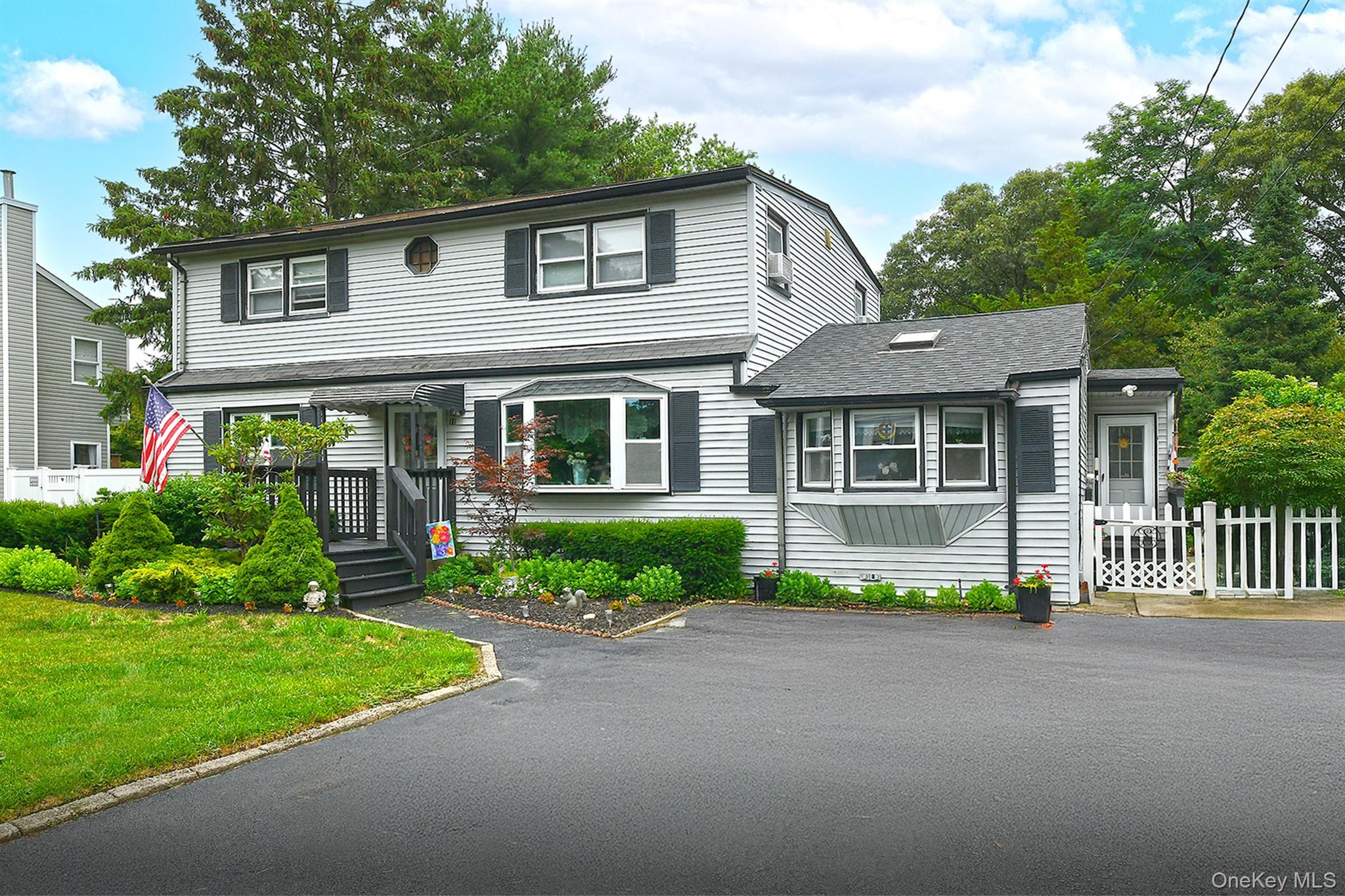 2nd image of 11 Bonnybill Dr, Brookhaven, NY 11720 | MLS# 1023083