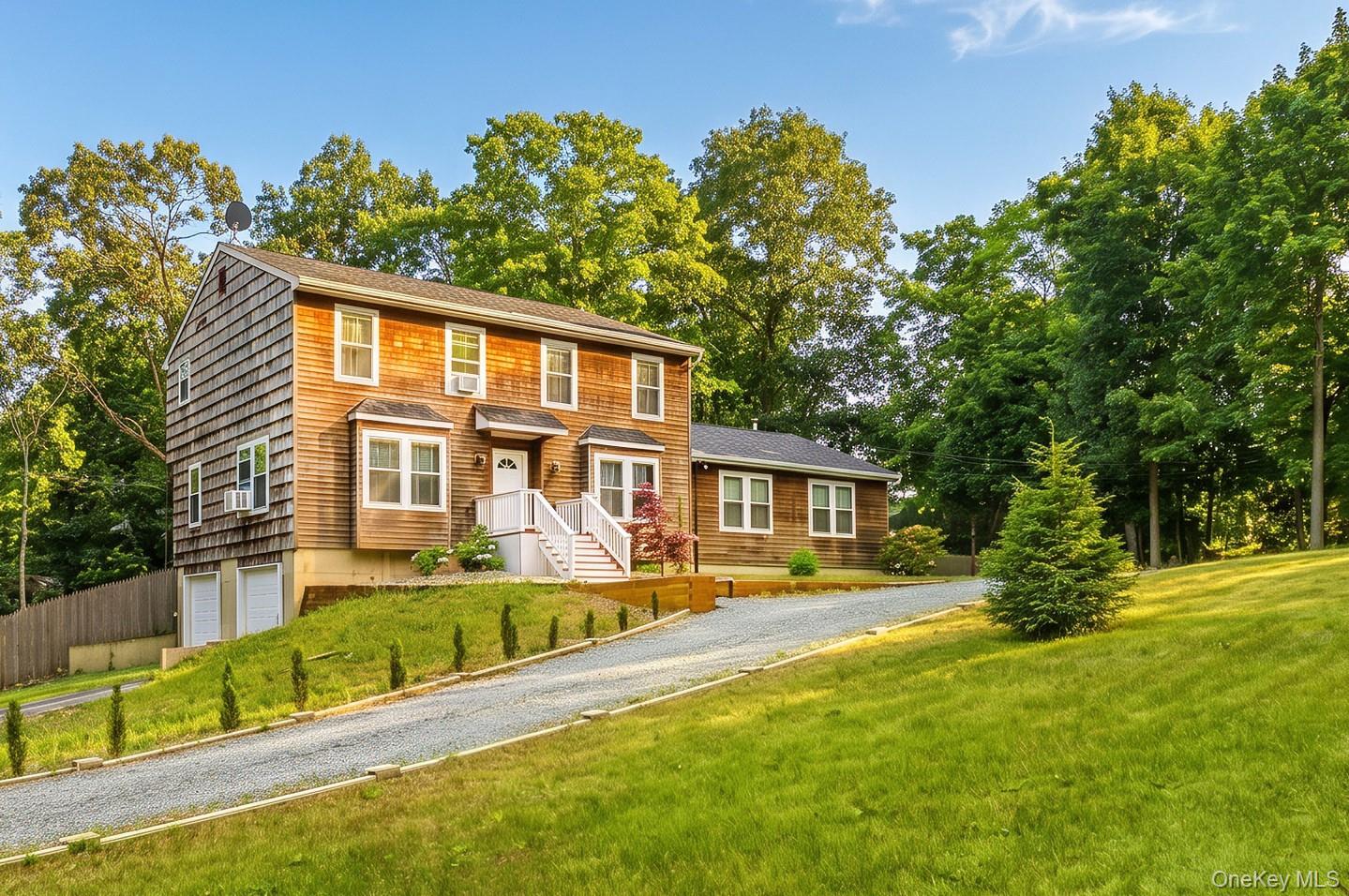 1st image of 370 S Country Rd, Brookhaven, NY 11719 | MLS# 1023153