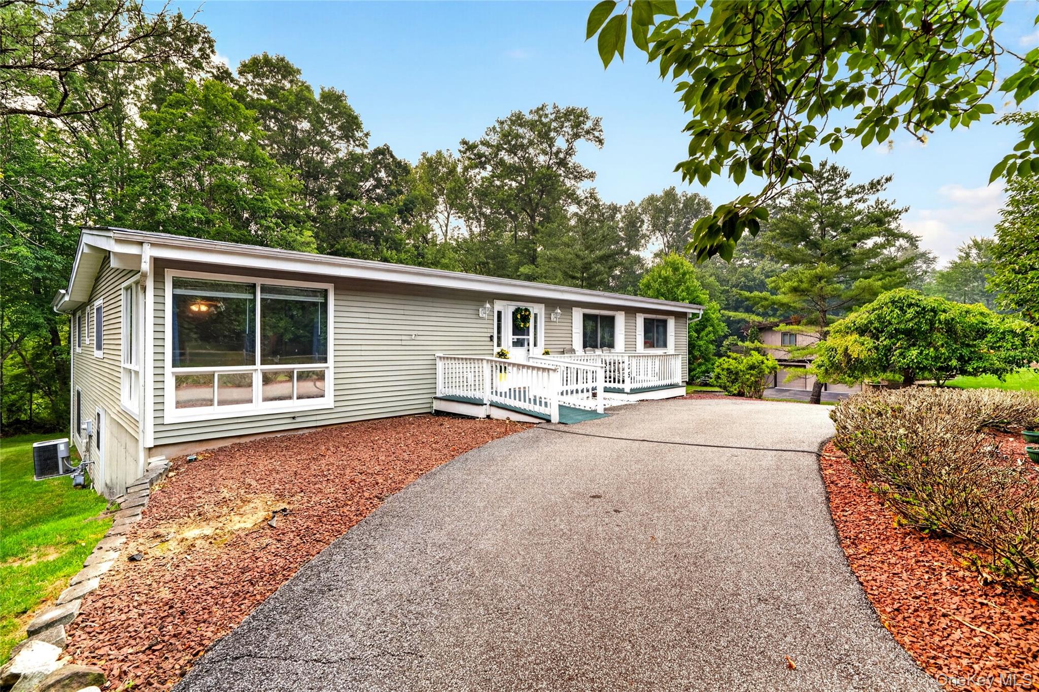 2nd image of 105 Robinhood Ln, Clarkstown, NY 10994 | MLS# 1023225