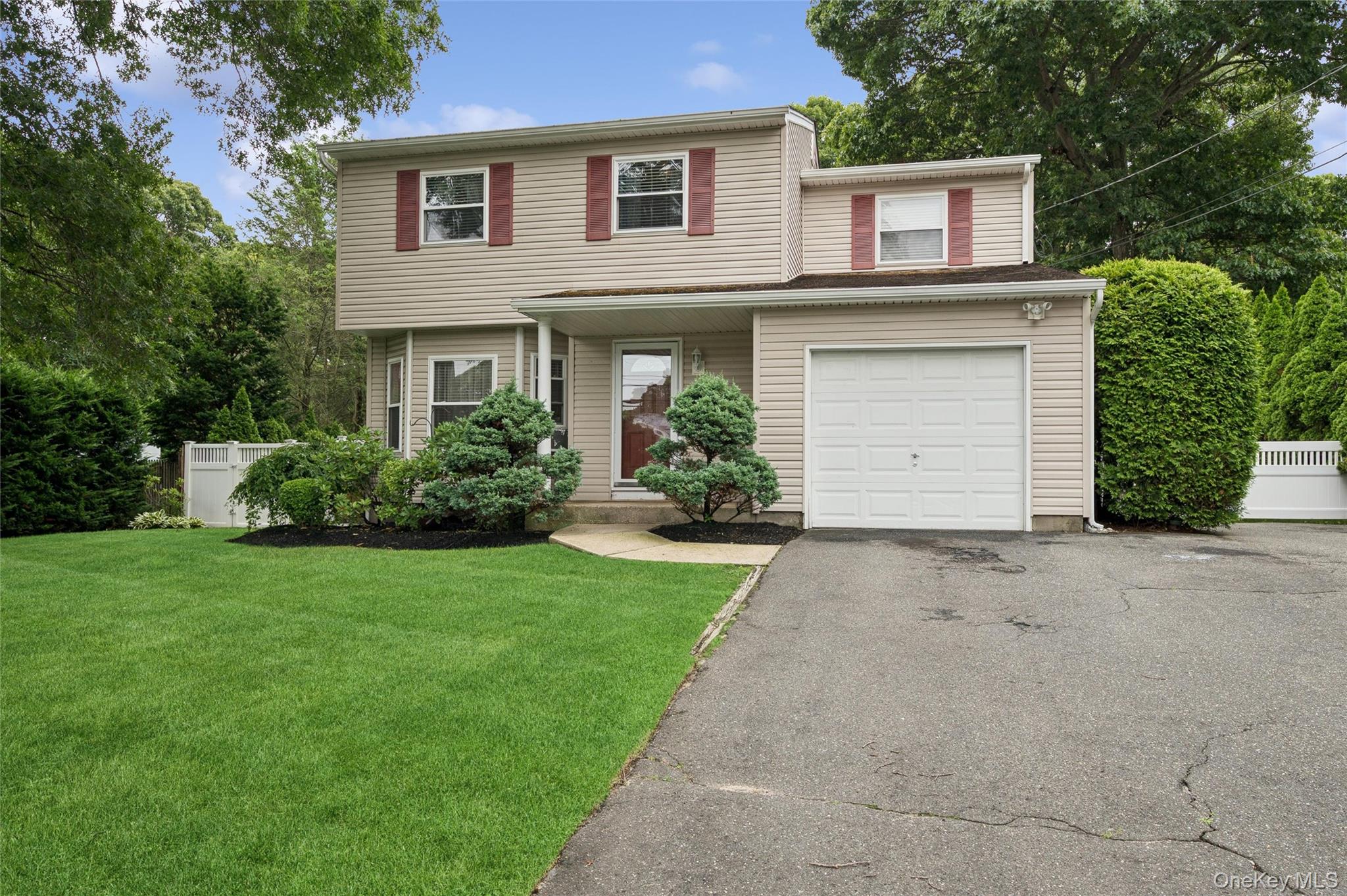 42nd image of 36 Champlin St, Brookhaven, NY 11779 | MLS# 1023306