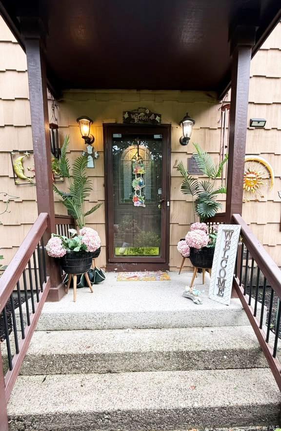 3rd image of 4 John Vincent Ct, Brookhaven, NY 11720 | MLS# 1023663