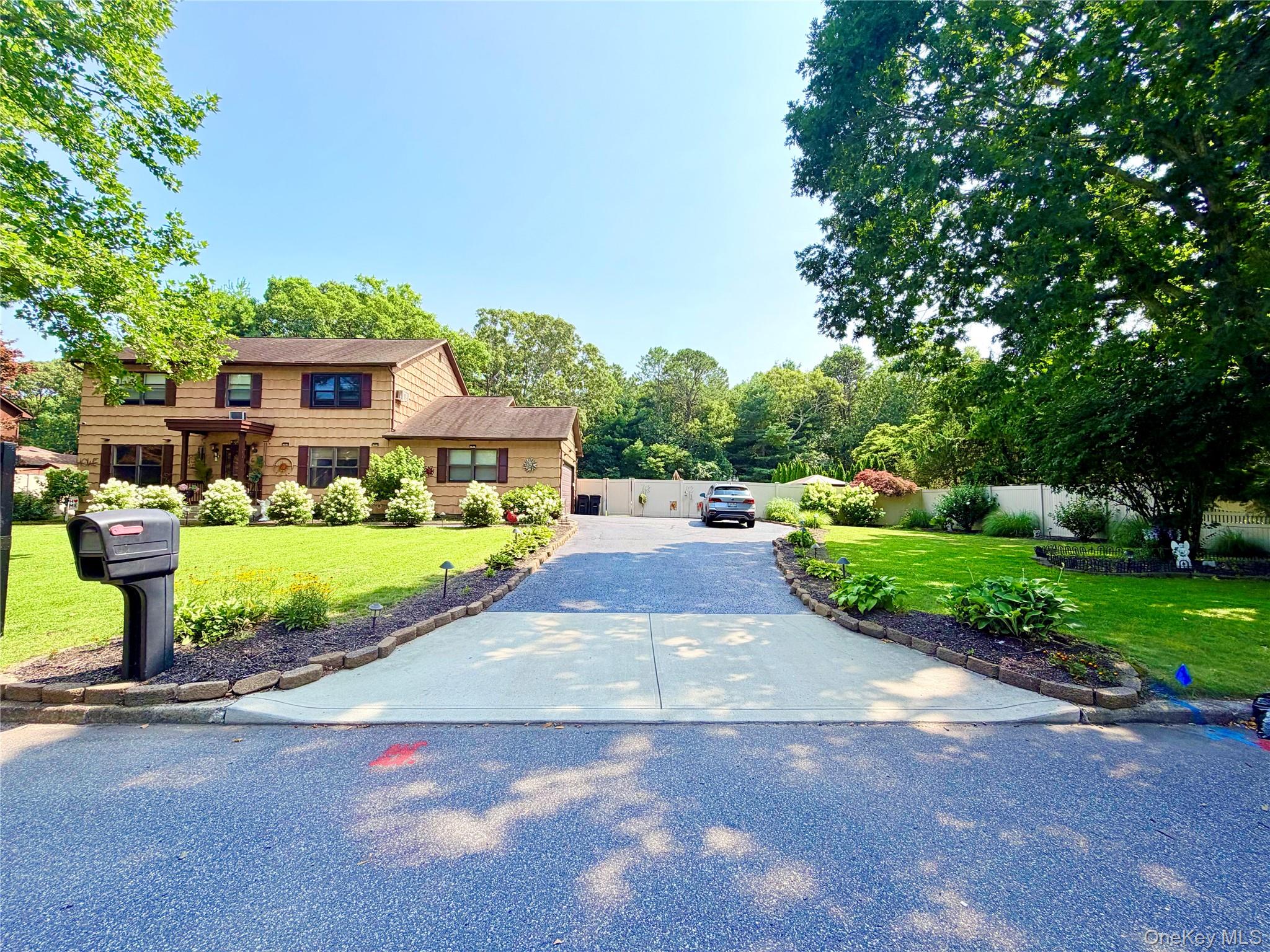 2nd image of 4 John Vincent Ct, Brookhaven, NY 11720 | MLS# 1023663