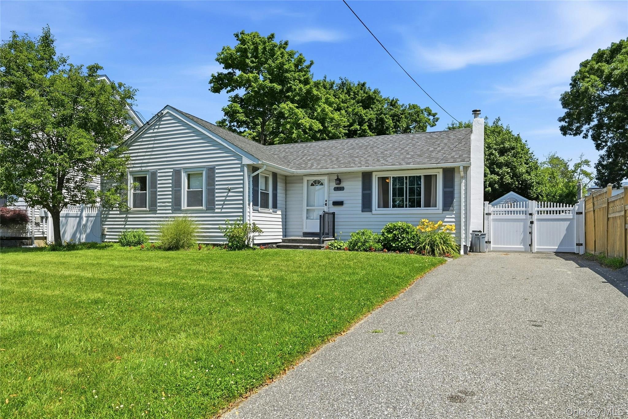 2nd image of 49 Bacon Ln, Babylon, NY 11702 | MLS# 1023667