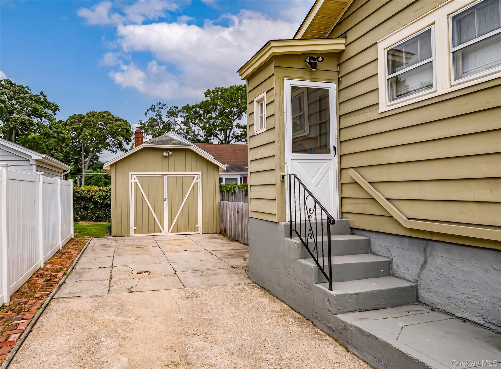 3rd image of 21 Bay 3Rd St, Islip, NY 11751 | MLS# 1023939