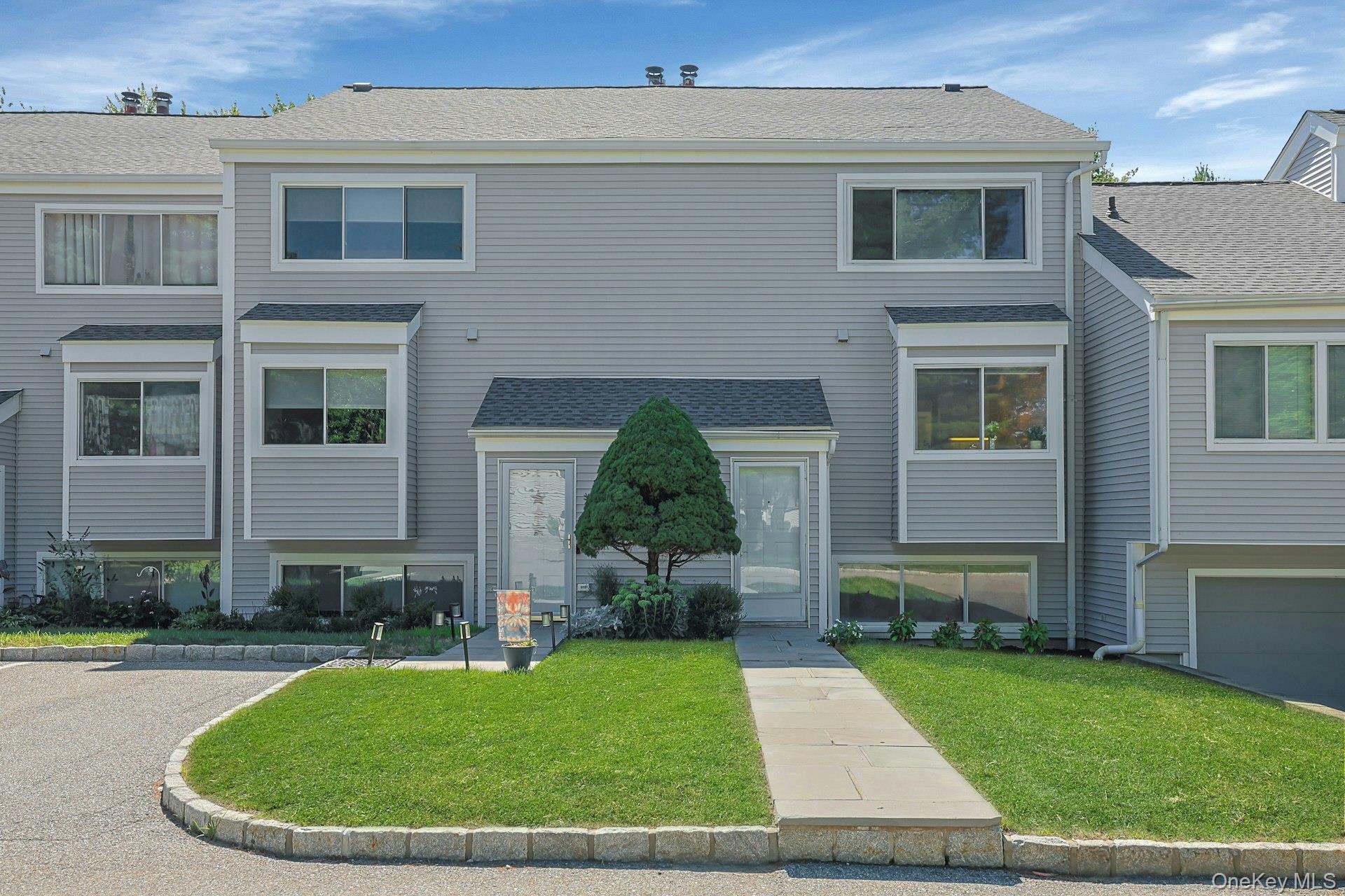 2nd image of 28 Cheshire Ln, Yorktown Heights, NY 10598 | MLS# 1024033