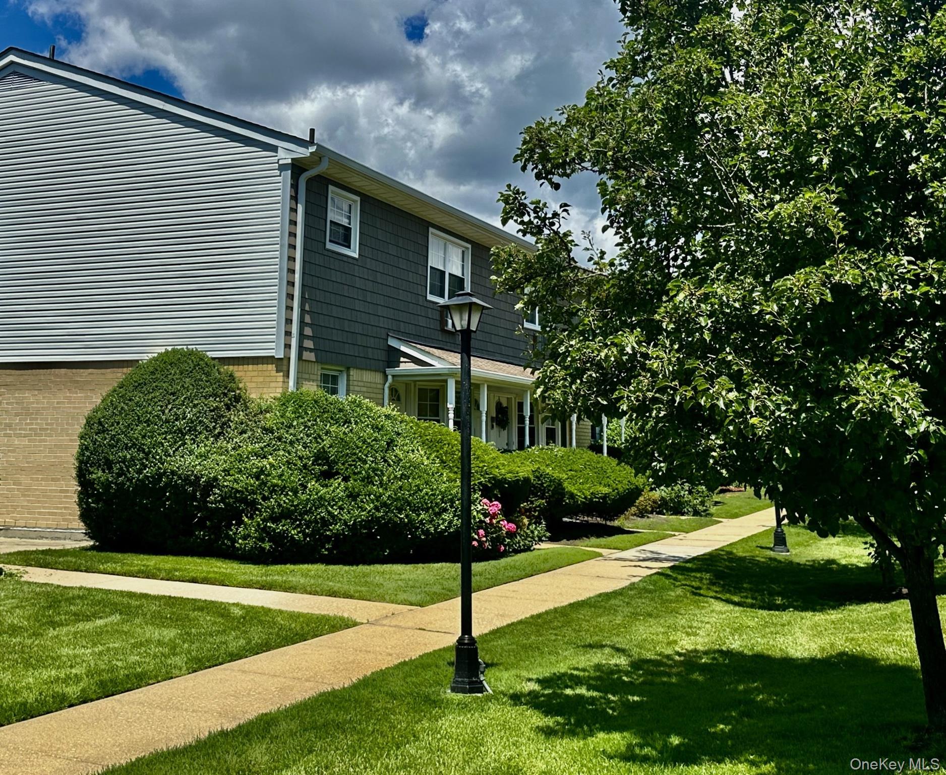 11th image of 3922 Wilshire Ln #H, Islip, NY 11796 | MLS# 1024057