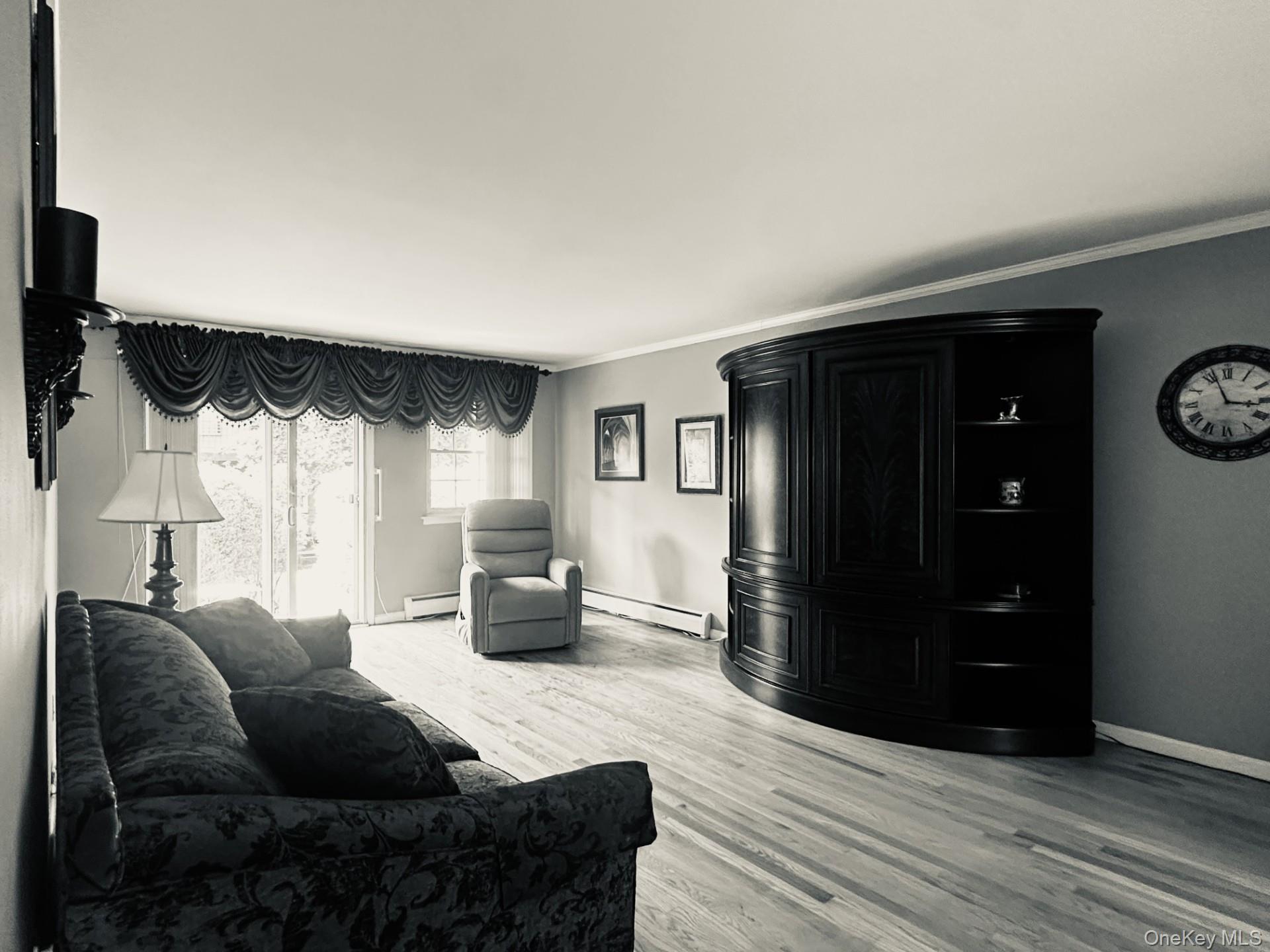4th image of 3922 Wilshire Ln #H, Islip, NY 11796 | MLS# 1024057
