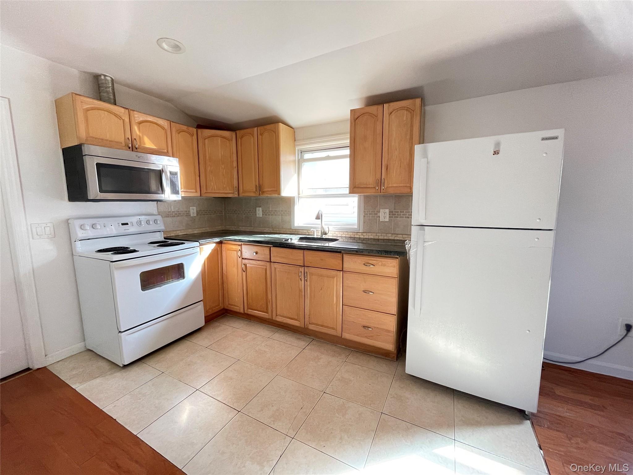 4th image of 42-05 249th St, New York, NY 11363