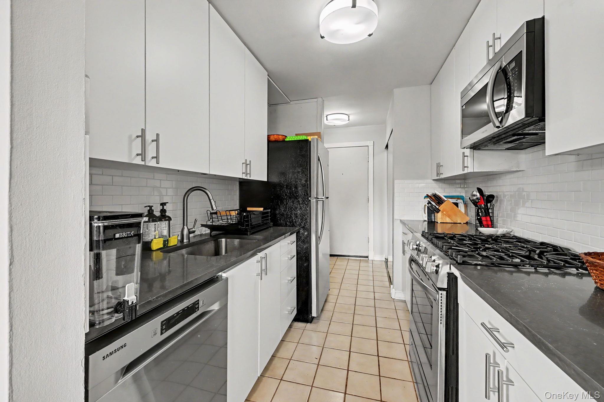 Homes for sale in Greenburgh, NY | 352 Central Park Ave #D11, Greenburgh, NY 10583 | MLS# 1024179
