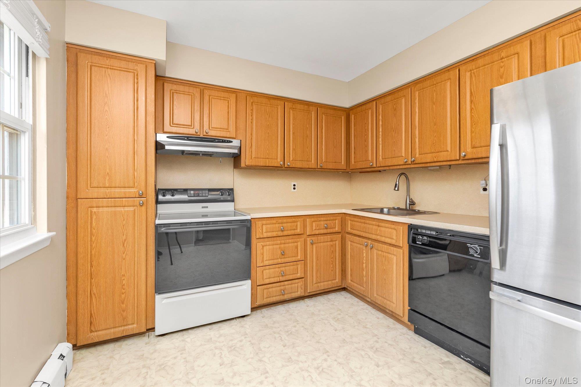 3rd image of 25 Springwood Dr, Babylon, NY 11703 | MLS# 1024276