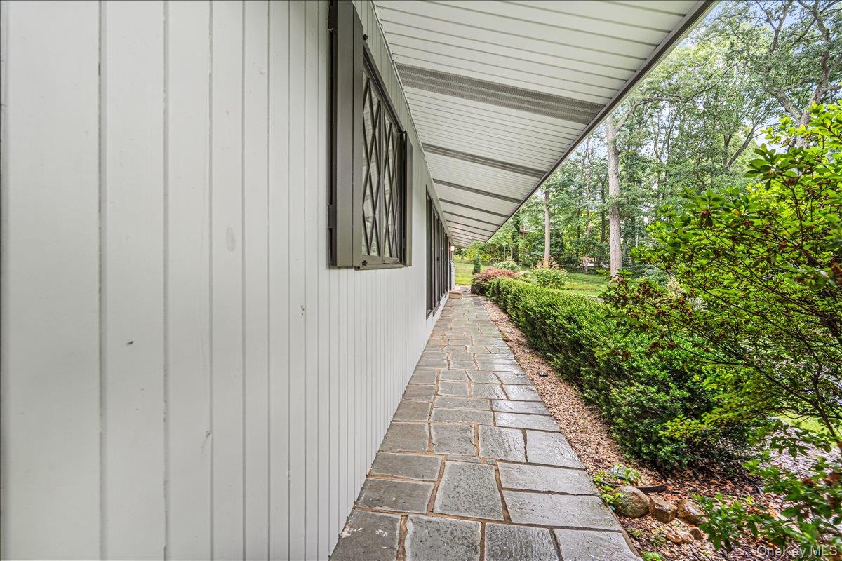 3rd image of 6 Cherry Ln E, Syosset, NY 11791 | MLS# 1024332