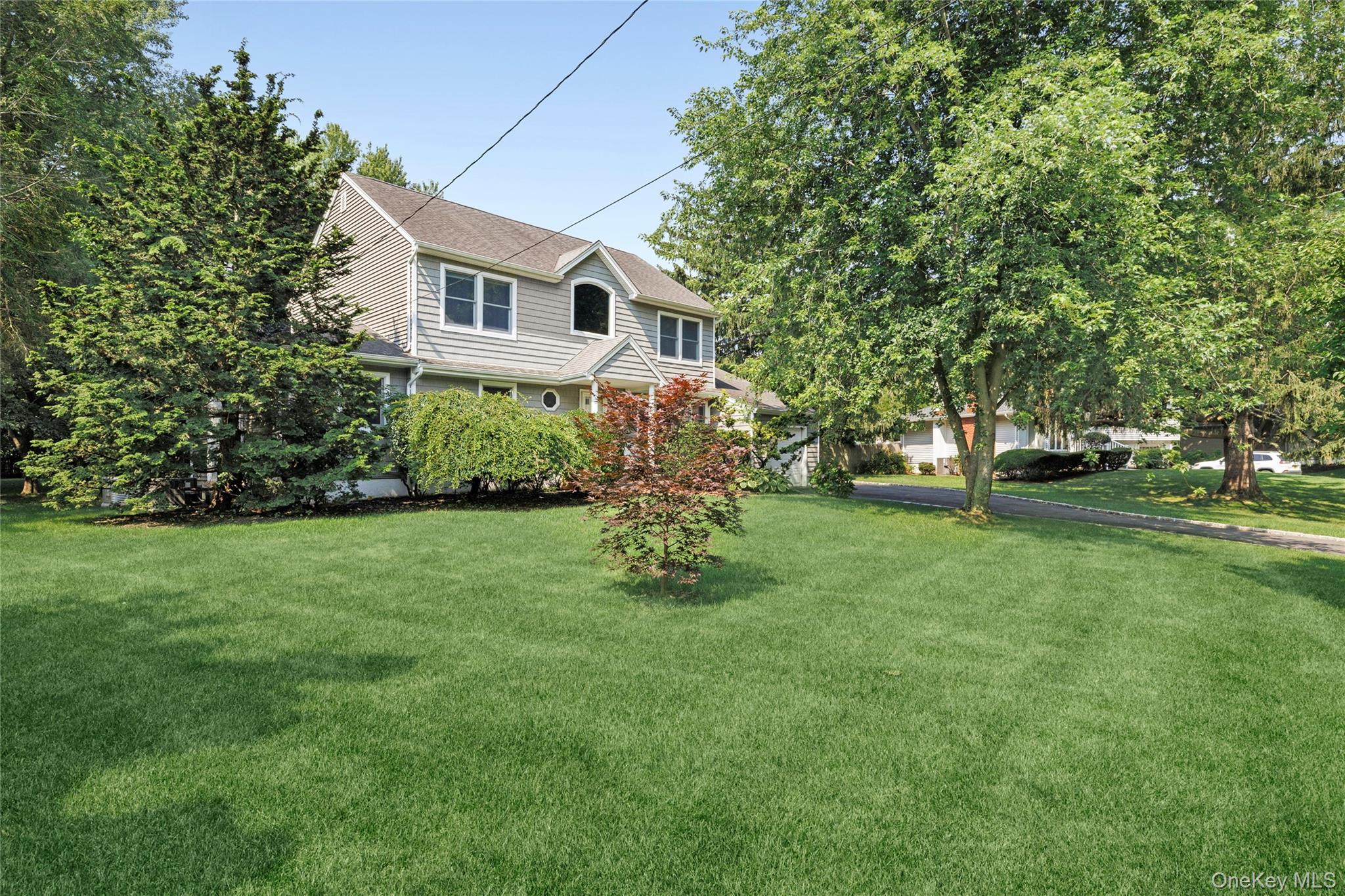 3rd image of 19 Duquesne Dr, Huntington, NY 11740 | MLS# 1024386
