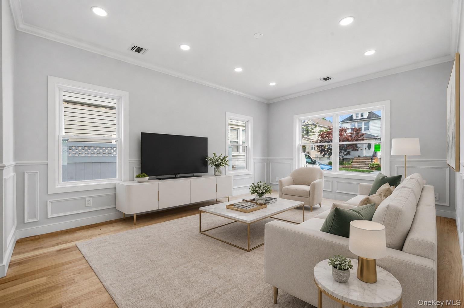 4th image of 249 Bedford Ave, New Hyde Park, NY 11040 | MLS# 1024415