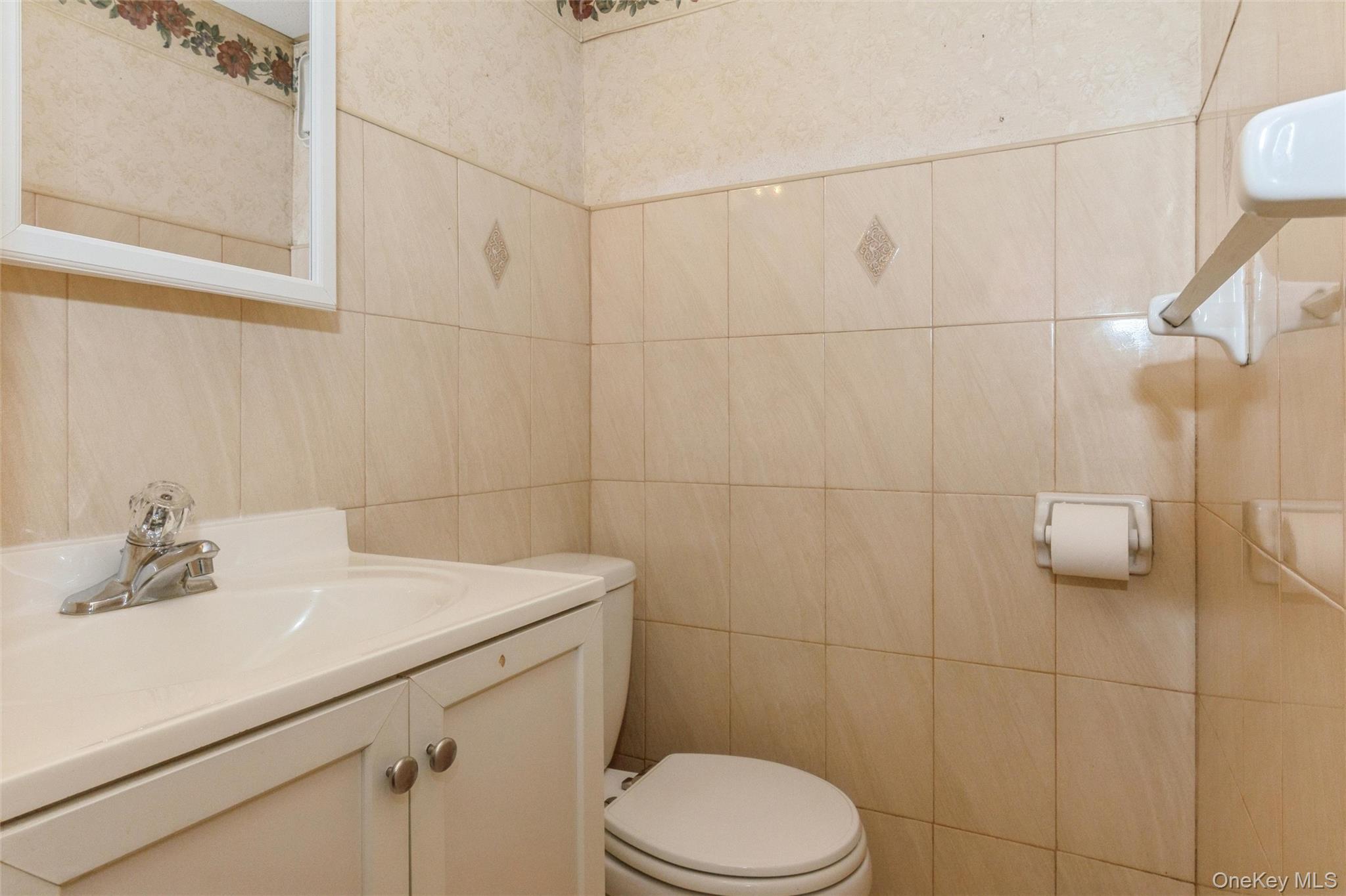 4th image of 51 Alhambra Dr, Hempstead, NY 11572