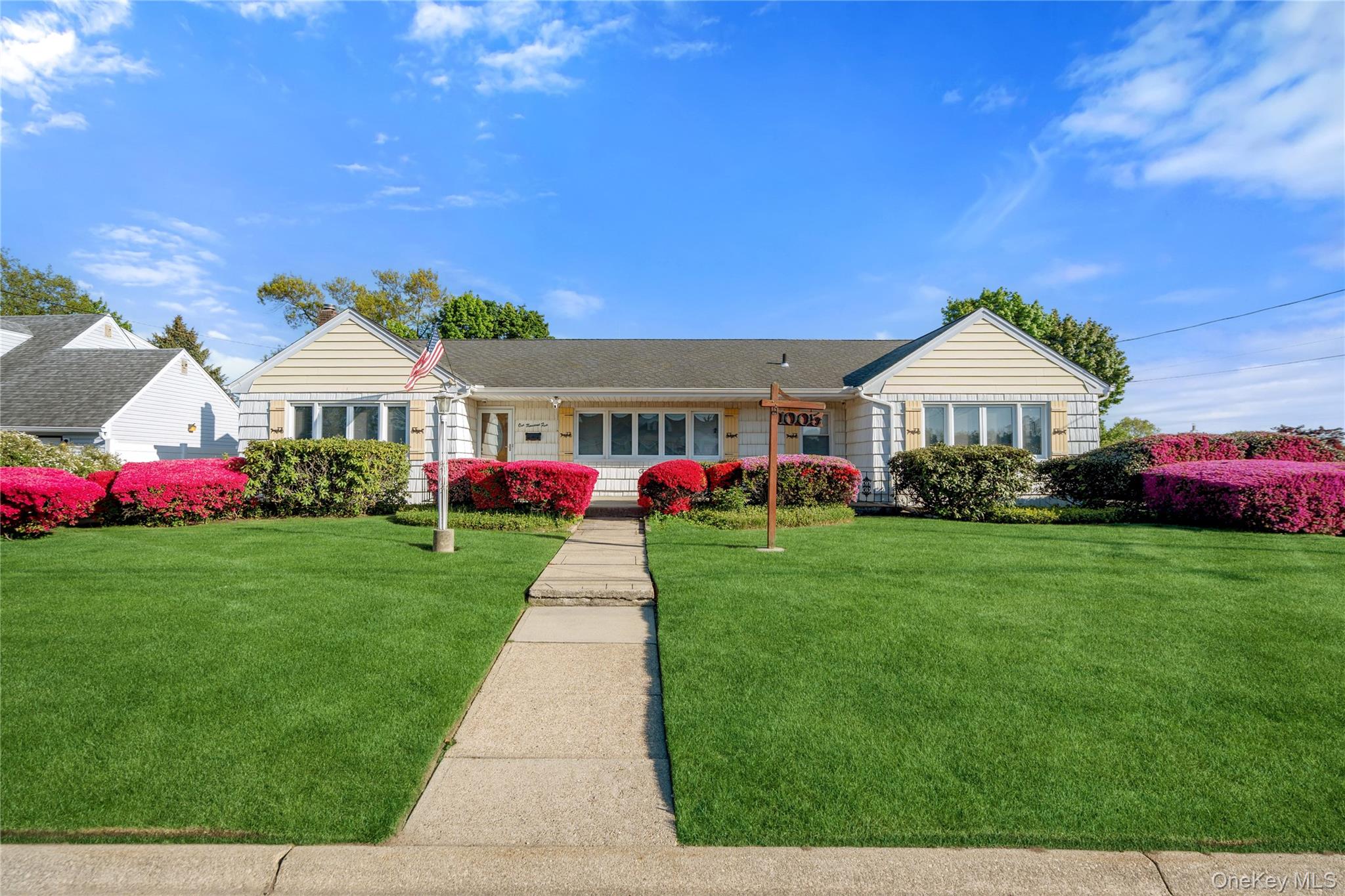 1st image of 1005 3rd St, West Babylon, NY 11704 | MLS# 1024642