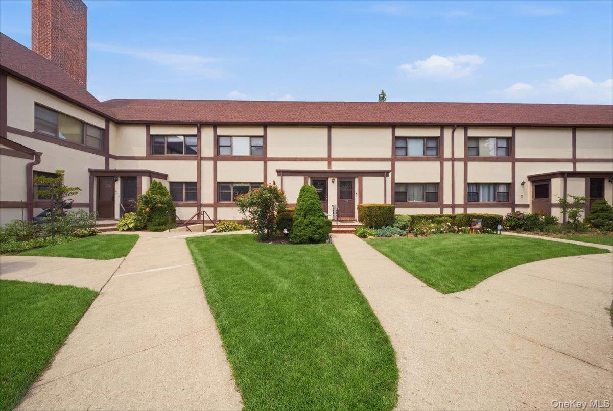 2nd image of 107 15Th St, Hempstead, NY 11550