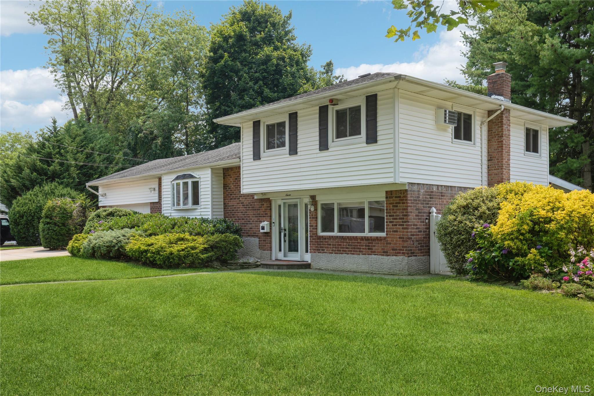 1st image of 7 Ebb Ct, Huntington, NY 11725 | MLS# 1024866